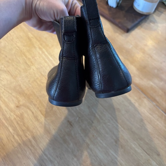 Born Black Leather Ankle Boots size 10 - Picture 4 of 6